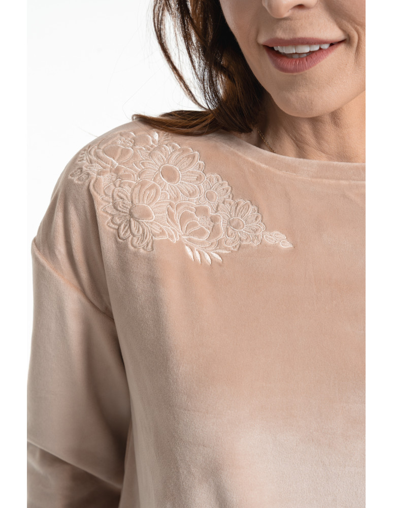 Bluzy - Bluza damska welurowa bez kaptura z haftem BEŻOWY - produkt moraj.pl 3