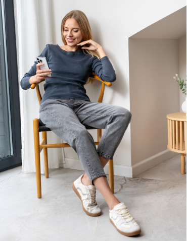 Spodnie - Damskie spodnie jeansowe mom fit SZARY - produkt 1