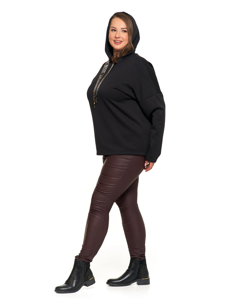Bluzy - Luźna damska bluza z kapturem ze złotym zdobieniem CZARNY - produkt moraj.pl 3