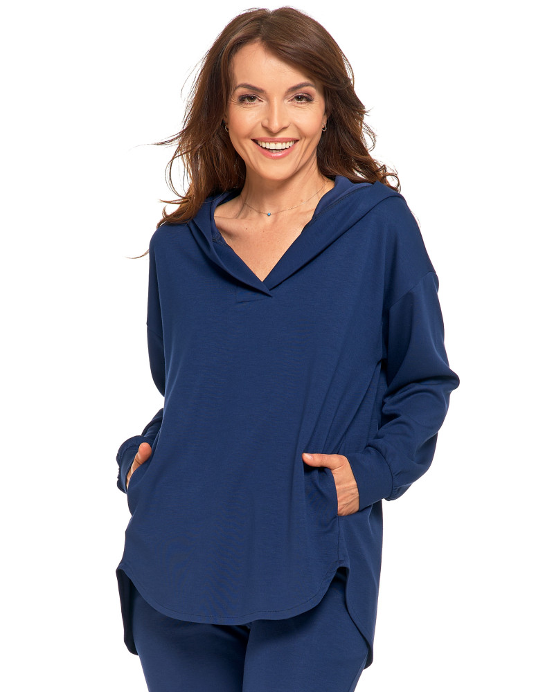 Bluzy - Damska bluza oversize z kapturem i dekoltem w serek GRANATOWY - produkt moraj.pl 1